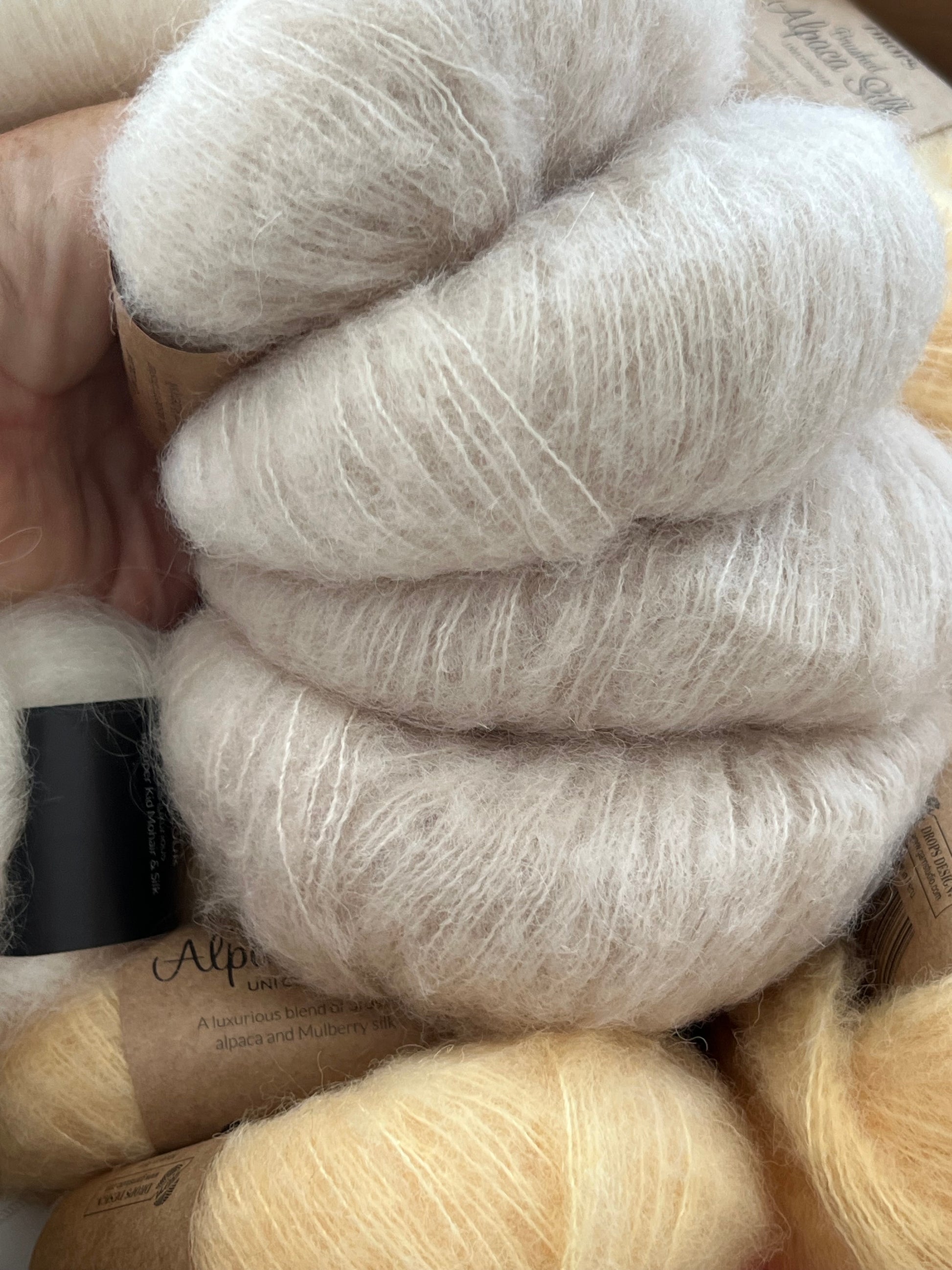 Cozy alpaca silk drops yarn 