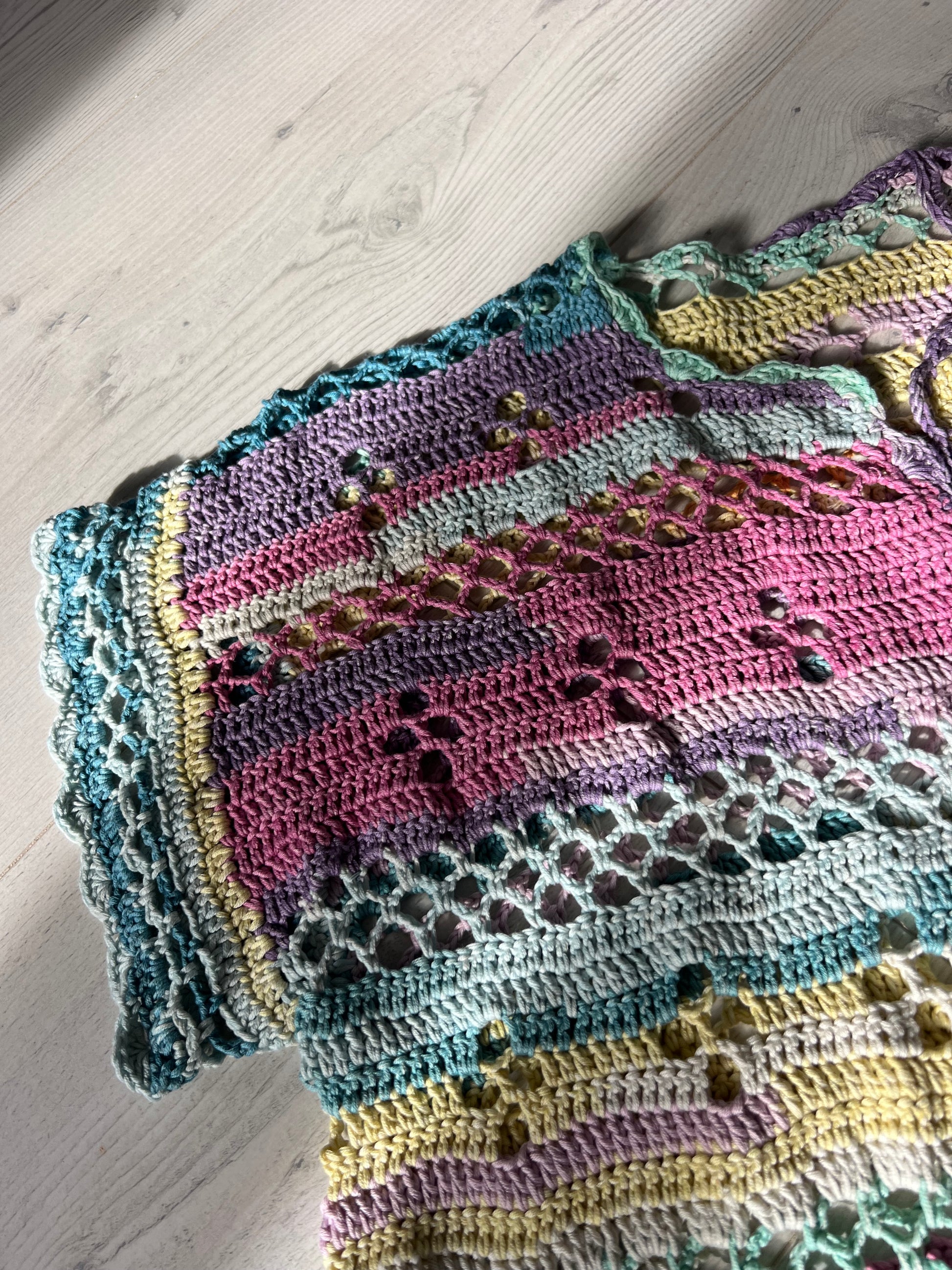 Easy crochet cardigan pattern for confident beginners featuring breathable construction and modern styling.
