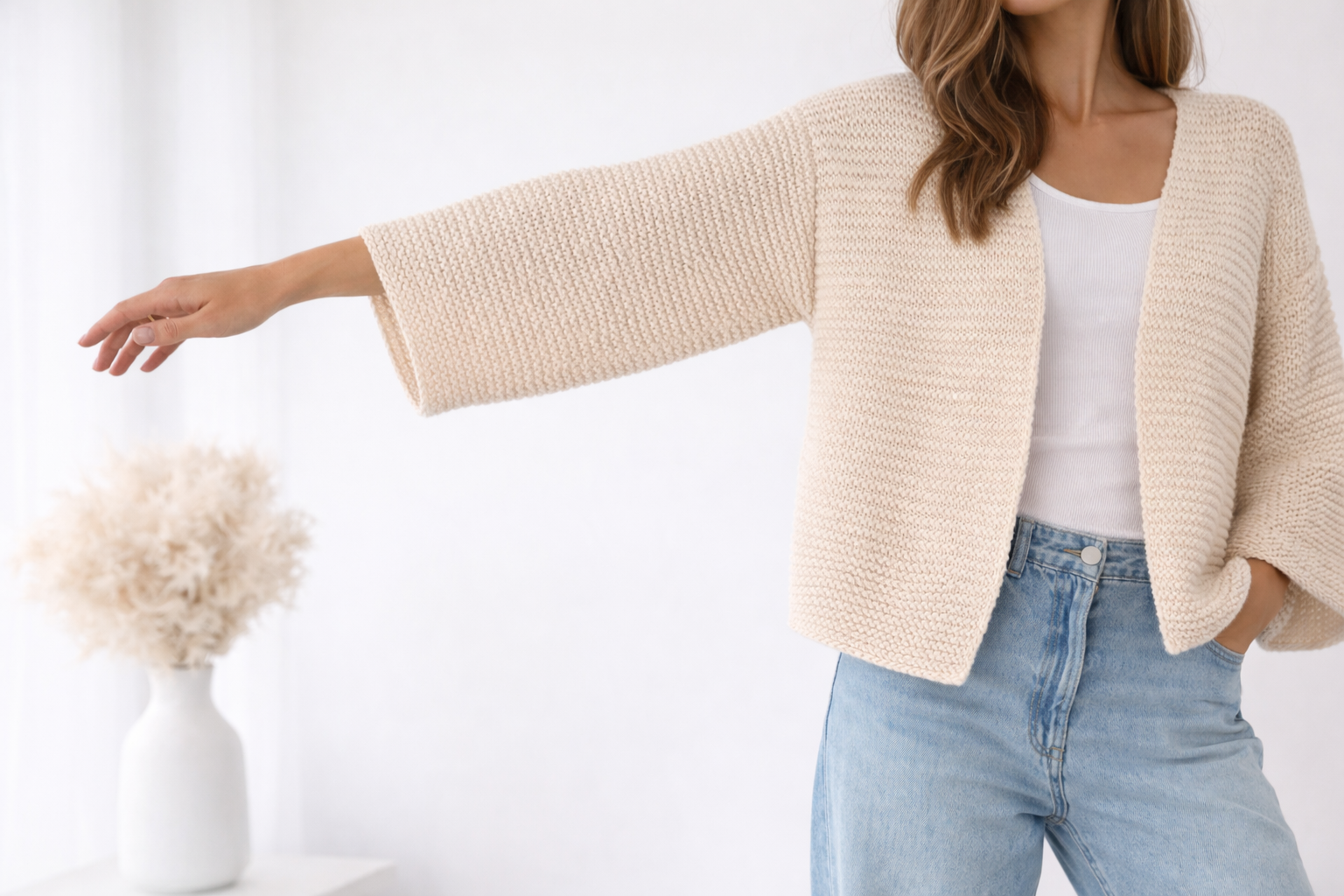 
Hand knitted cardigan with oversized sleeves and effortless everyday style, perfect for layering throughout the year.